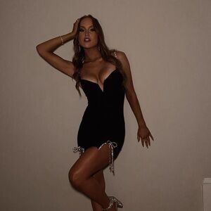 WHITE FOX BLACK SPARKLY DRESS